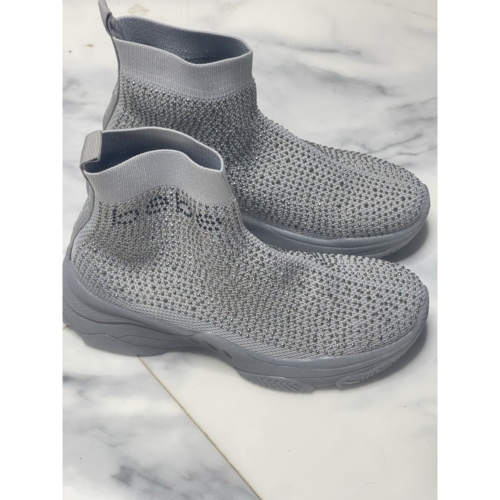 Women's Sz 6.5 Bebe Silver With Sparkle Accent Slip On No Tie Sneaker S-661